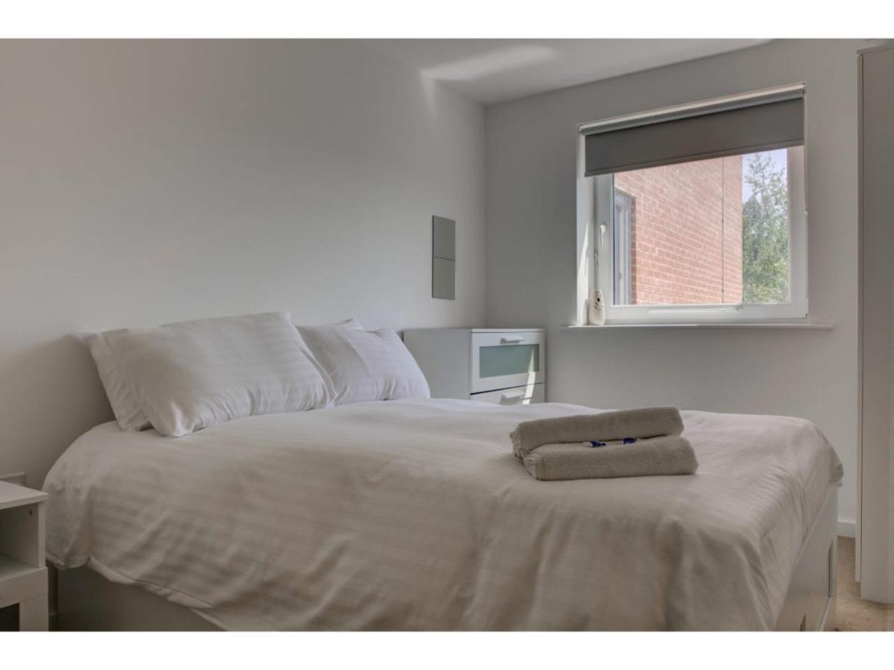 Large, Spacious And Modern Apt For 4 In Manchester Exteriör bild