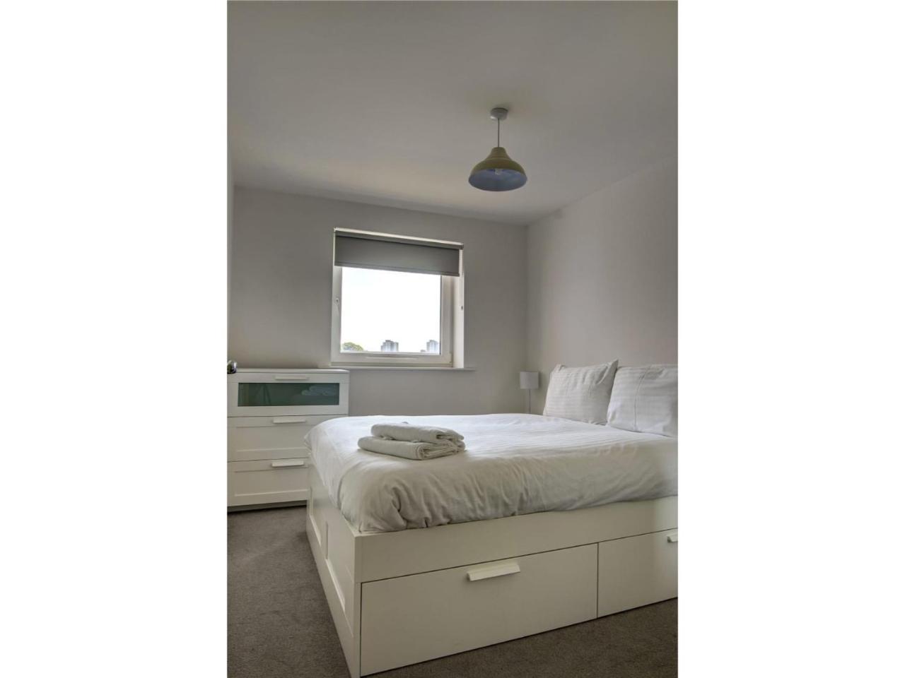 Large, Spacious And Modern Apt For 4 In Manchester Exteriör bild