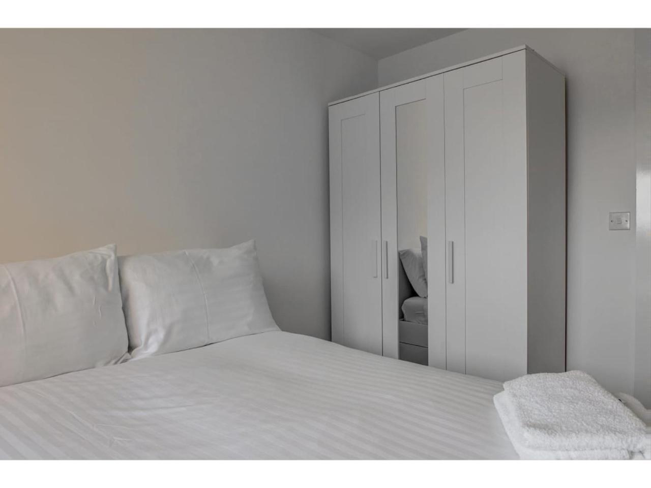 Large, Spacious And Modern Apt For 4 In Manchester Exteriör bild
